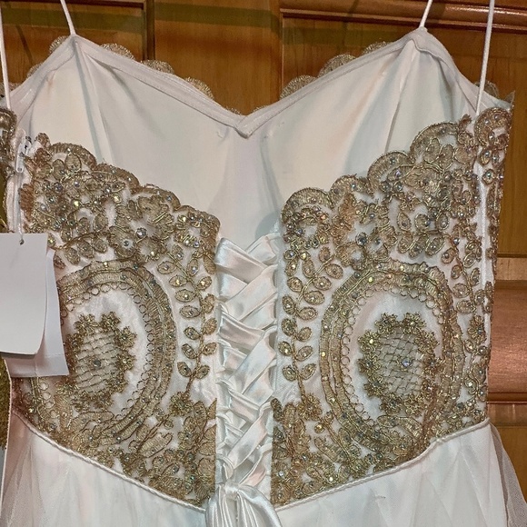 Say Yes to the Prom Juniors Embellished Strapless Cascade Gown Ivory Gold  SZ 7 - Picture 12 of 16
